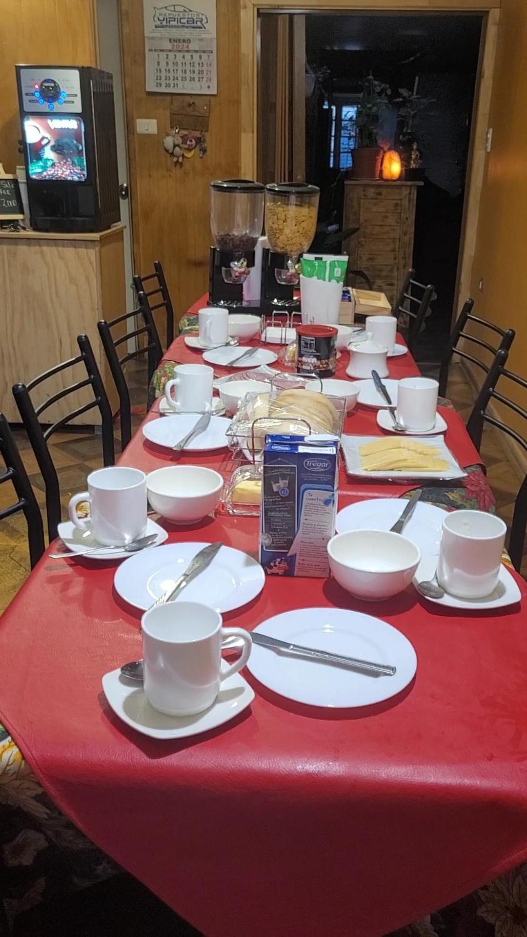 Hostal Traveltour El Campesino Пуерто Наталес Екстериор снимка