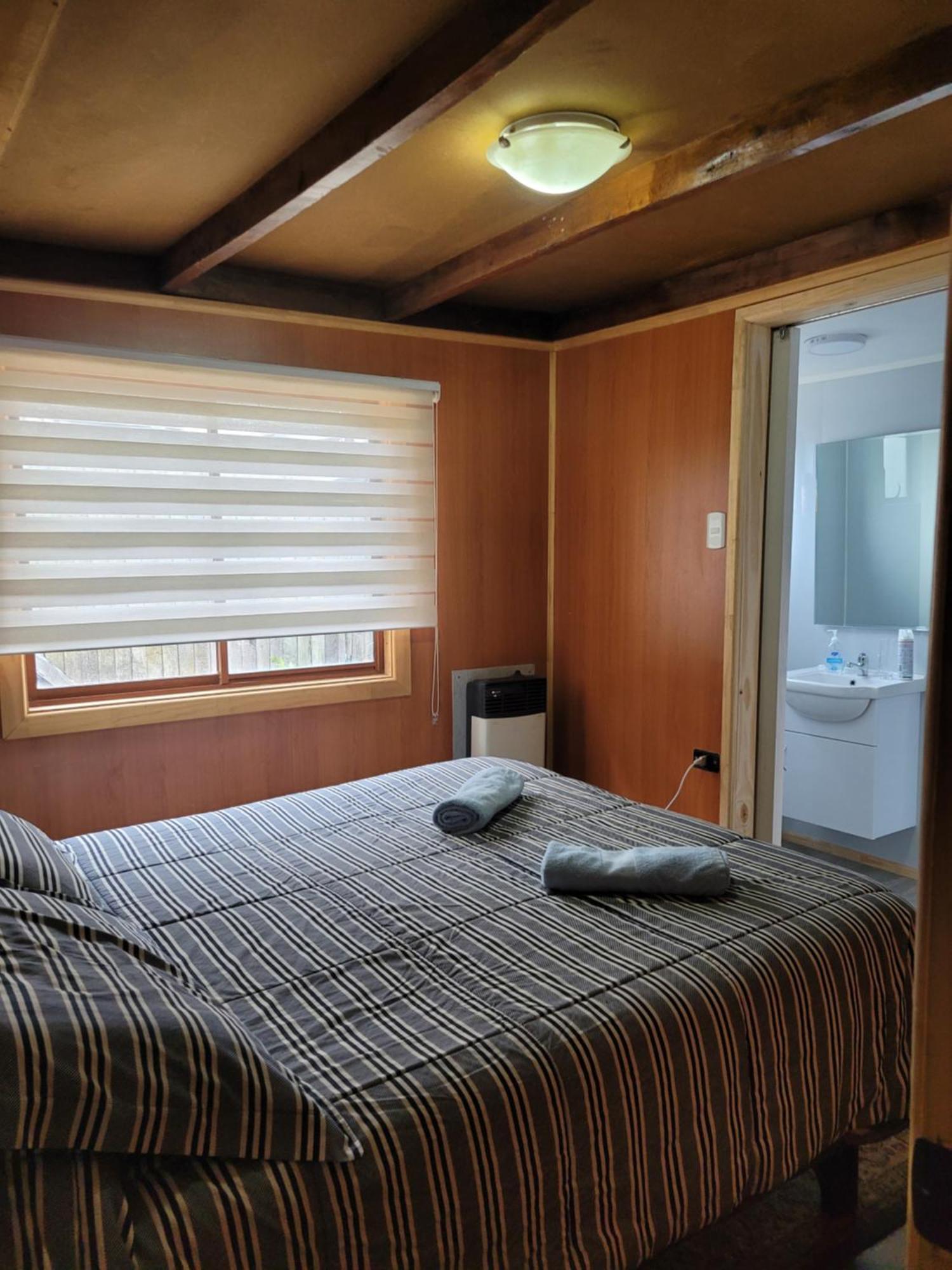 Hostal Traveltour El Campesino Пуерто Наталес Екстериор снимка
