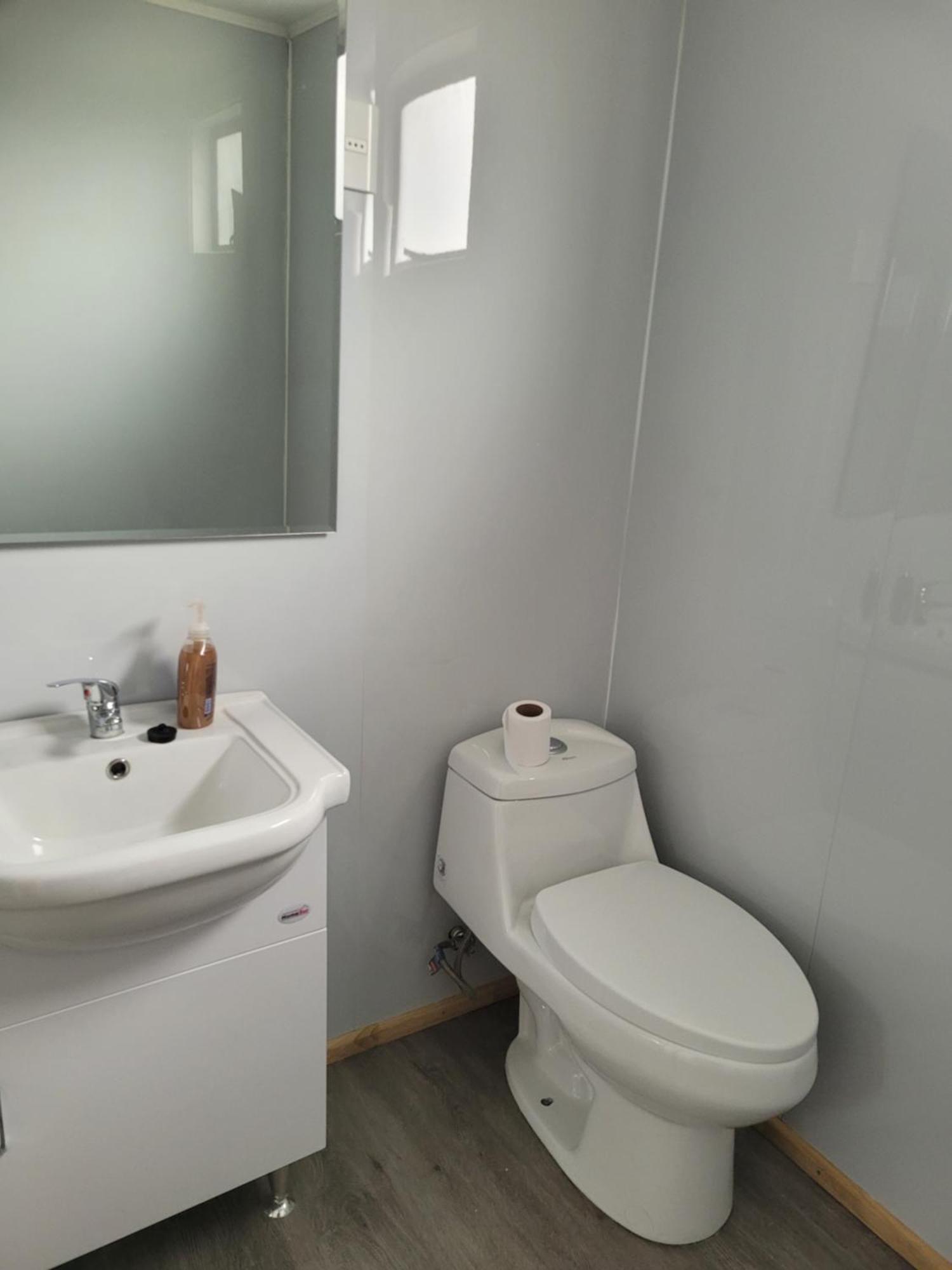 Hostal Traveltour El Campesino Пуерто Наталес Екстериор снимка